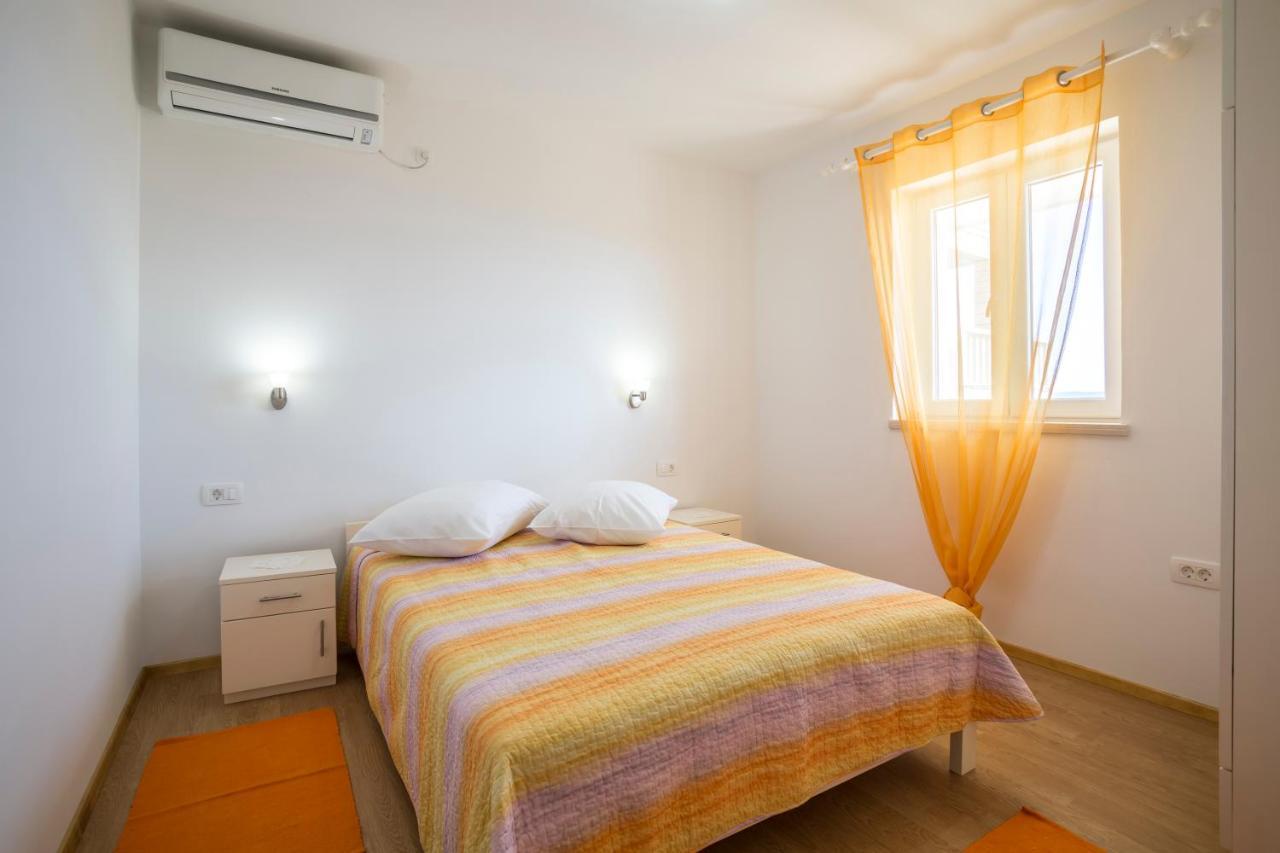 Apartmani Bezmalinovic Bol Buitenkant foto