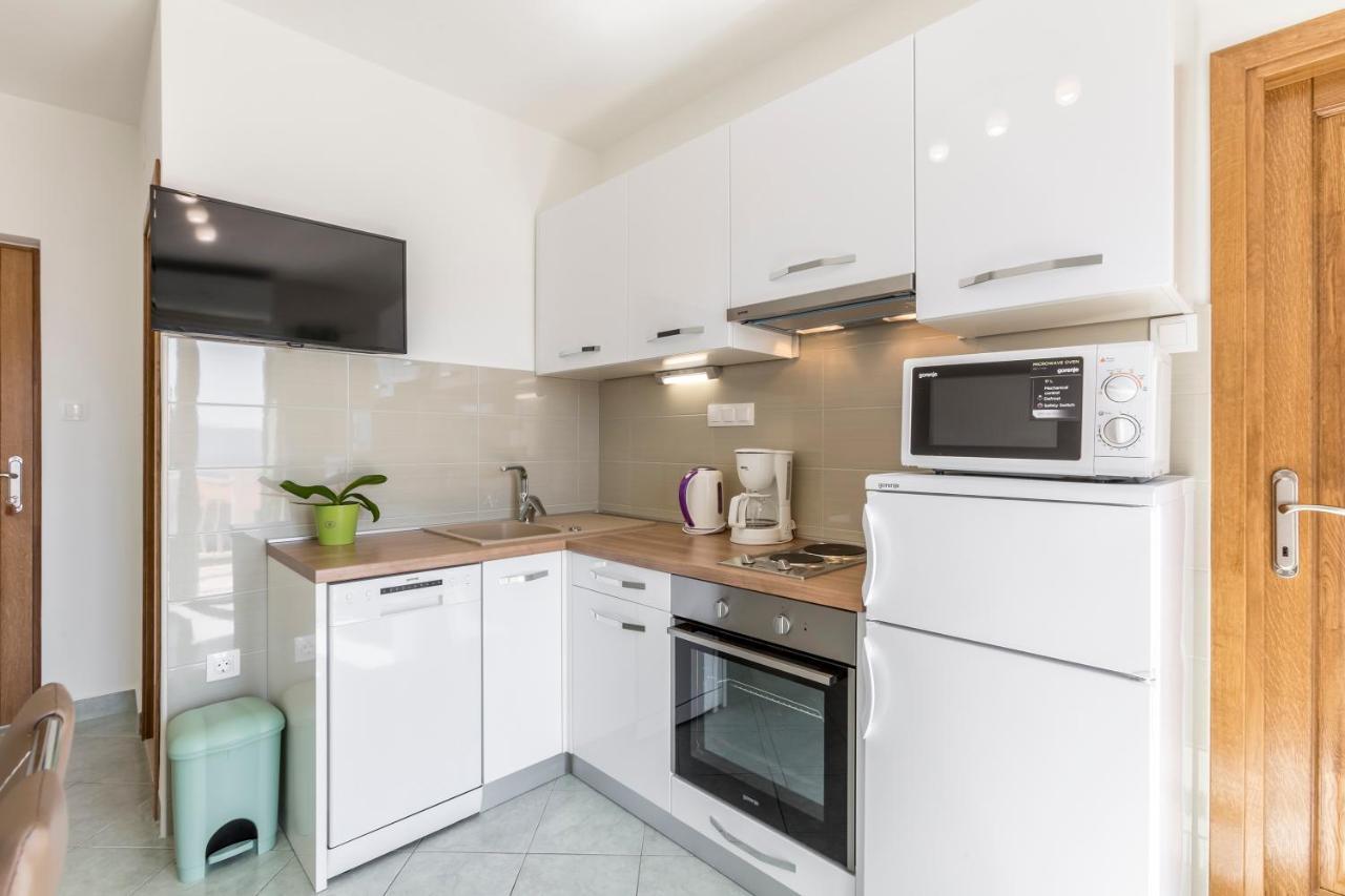 Apartmani Bezmalinovic Bol Buitenkant foto