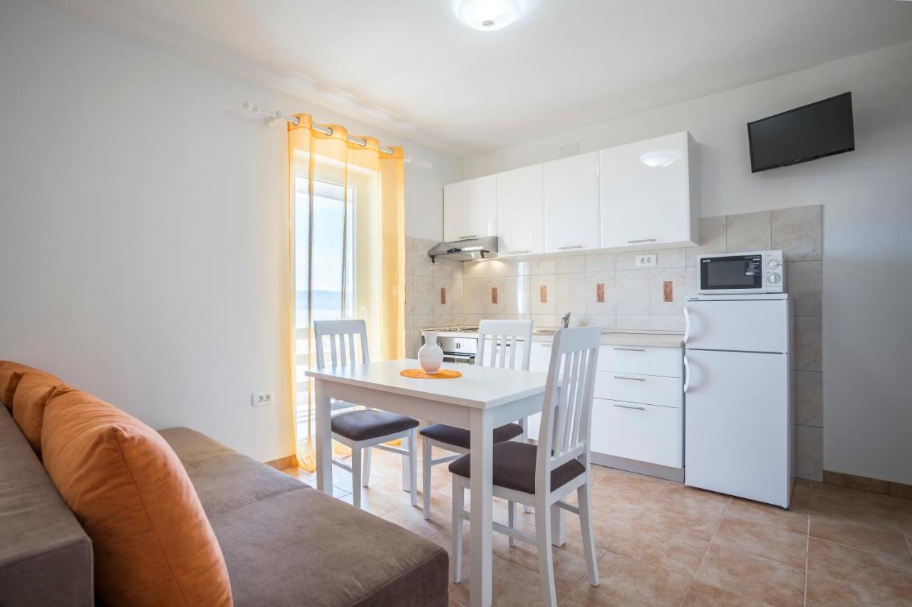 Apartmani Bezmalinovic Bol Buitenkant foto