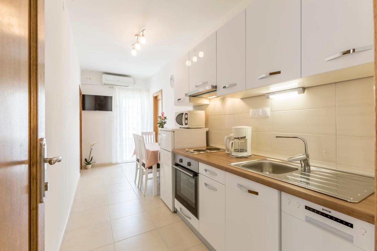 Apartmani Bezmalinovic Bol Buitenkant foto