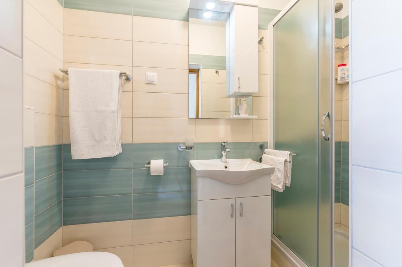 Apartmani Bezmalinovic Bol Buitenkant foto