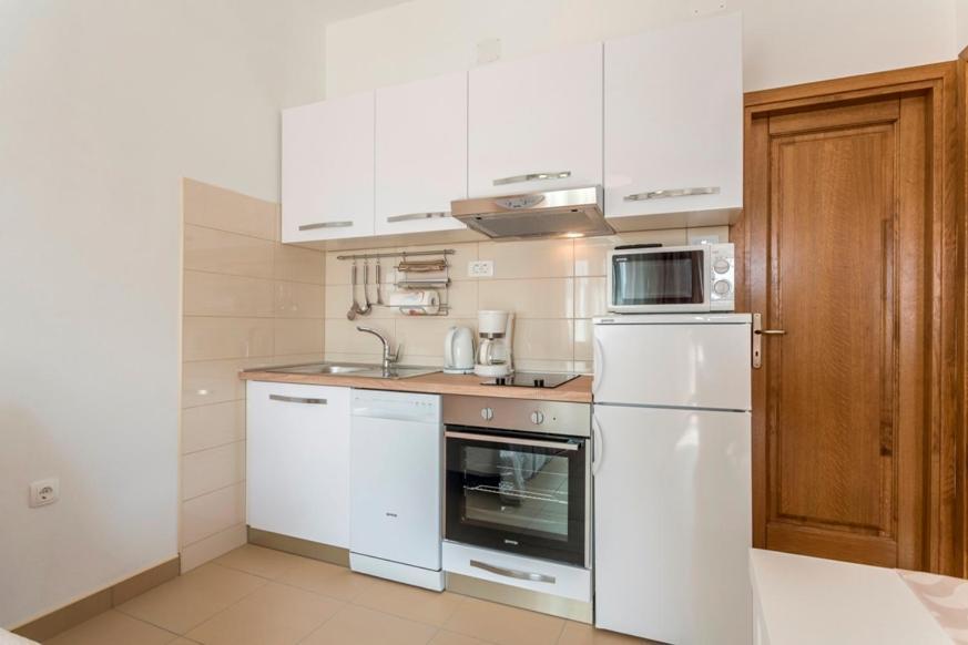 Apartmani Bezmalinovic Bol Buitenkant foto