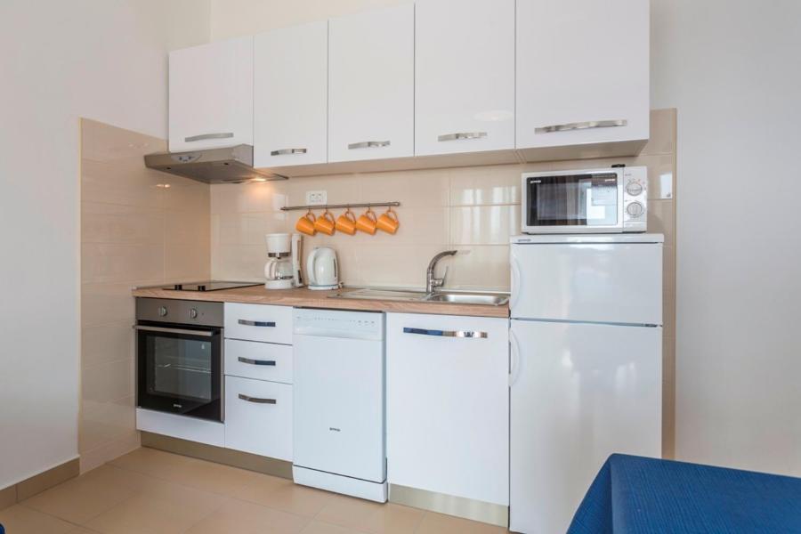 Apartmani Bezmalinovic Bol Buitenkant foto