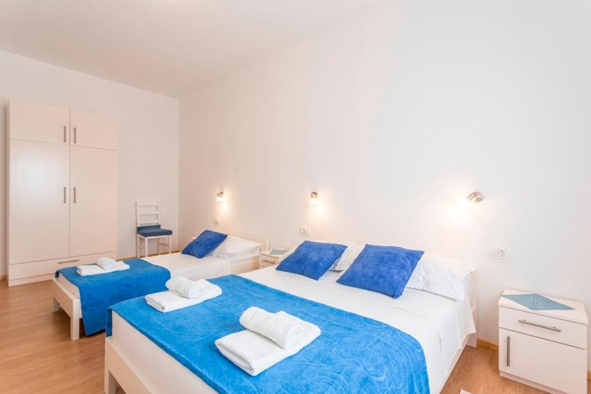 Apartmani Bezmalinovic Bol Buitenkant foto