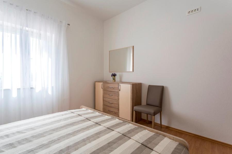 Apartmani Bezmalinovic Bol Buitenkant foto