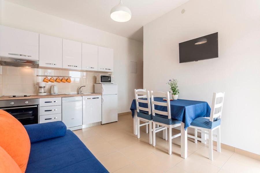 Apartmani Bezmalinovic Bol Buitenkant foto