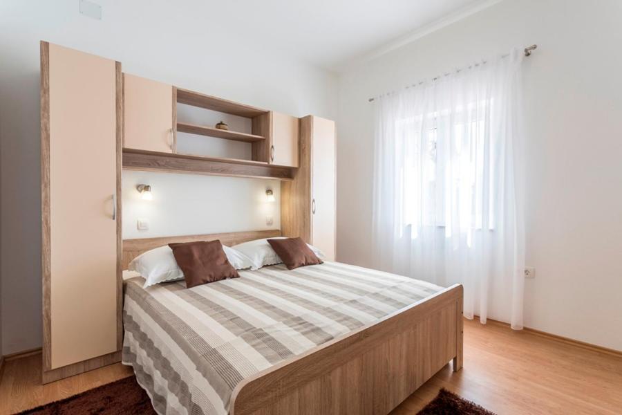 Apartmani Bezmalinovic Bol Buitenkant foto