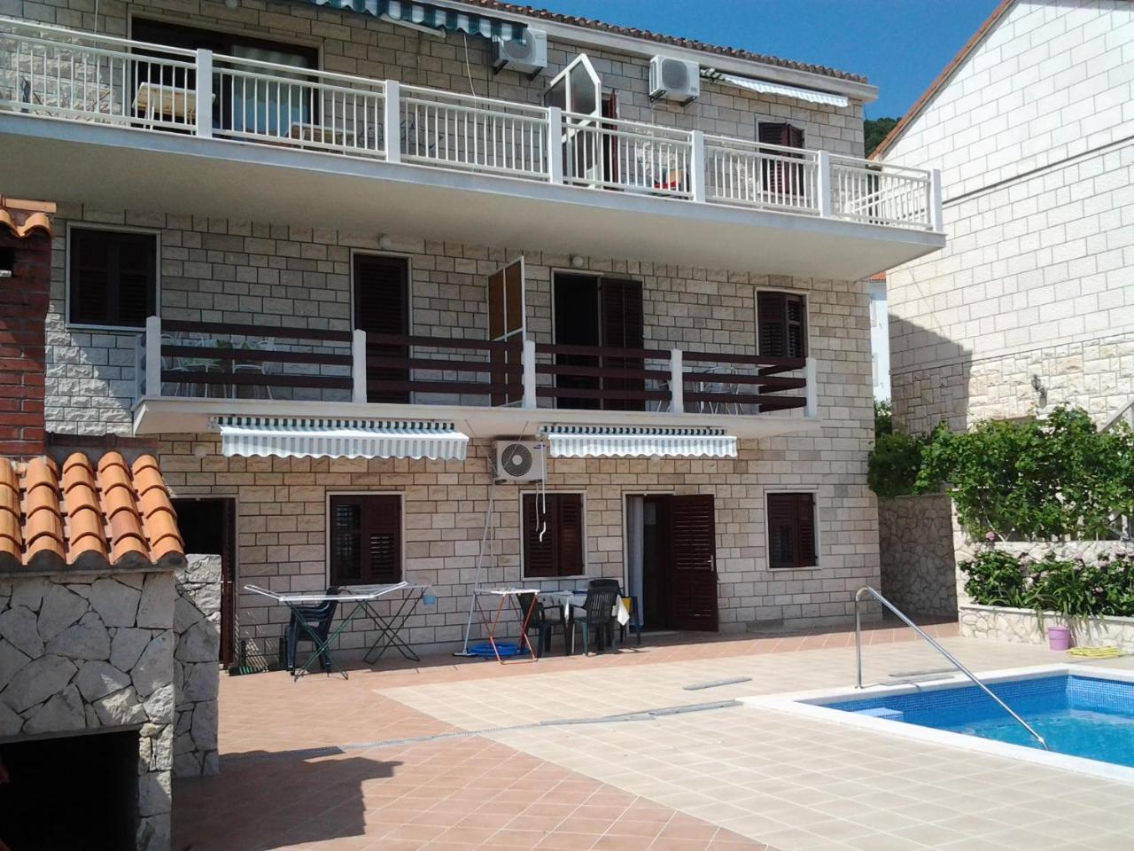 Apartmani Bezmalinovic Bol Buitenkant foto